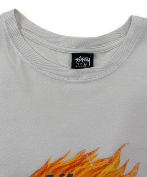 stussy（ステューシー）stussy (ステューシー) Flames Tee ホワイト サイズ:Lの古着・服飾アイテム