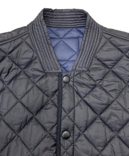 N°21 numero ventuno（ヌメロヴェントゥーノ）N°21 numero ventuno (ヌメロヴェントゥーノ) リバーシブルキルティングジャケット P22IN1M ネイビー×ブラック サイズ:Lの古着・服飾アイテム
