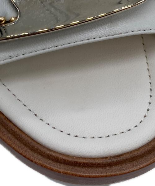 Salvatore Ferragamo（サルヴァトーレ フェラガモ）Salvatore Ferragamo (サルヴァトーレ フェラガモ) studded bow slide sandals 10985 ホワイト サイズ:7の古着・服飾アイテム