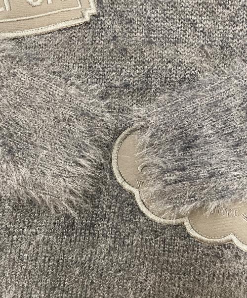 1PIU1UGUALE3 RELAX（ウノピゥウノウグァーレトレ リラックス）1PIU1UGUALE3 RELAX (ウノピゥウノウグァーレトレ リラックス) ワッペンデザインシャギーニット ブラック サイズ:Sの古着・服飾アイテム