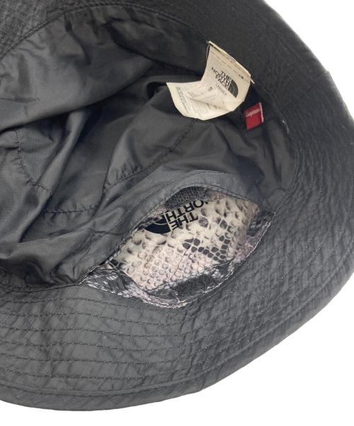 THE NORTH FACE（ザ ノース フェイス）THE NORTH FACE (ザ ノース フェイス) SUPREME (シュプリーム) Snakeskin Reversible Crushe NF0A3FIX グレー サイズ:S/P-M/Mの古着・服飾アイテム