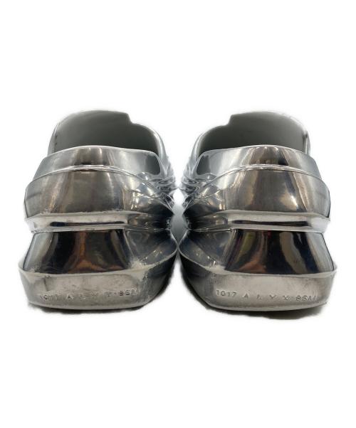 1017 ALYX 9SM（テンセブンティーン アリクス ナインエスエム）1017 ALYX 9SM (アリクス) mono slip on シルバー サイズ:43の古着・服飾アイテム
