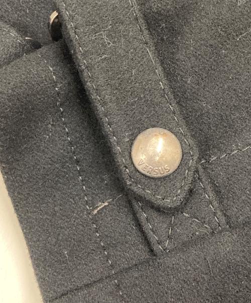 VERSUS VERSACE（ヴェルサス ヴェルサーチェ）VERSUS VERSACE (ヴェルサス ヴェルサーチェ) ステンカラーコート ブラック サイズ:24/38の古着・服飾アイテム