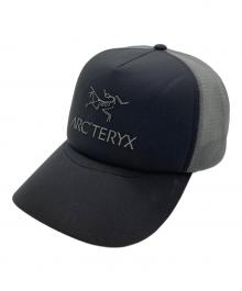 ARC'TERYX（アークテリクス）の古着「Bird Word Trucker Curved」｜ブラック×グレー