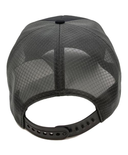 ARC'TERYX（アークテリクス）ARC'TERYX (アークテリクス) Bird Word Trucker Curved ブラック×グレー サイズ:FREEの古着・服飾アイテム