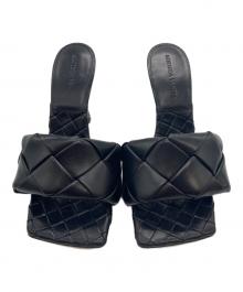 BOTTEGA VENETA（ボッテガベネタ）の古着「リドイントレチャートサンダル」｜ブラック