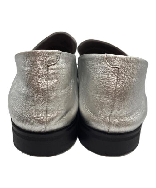 atelier brugge（アトリエ ブルージュ）atelier brugge (アトリエ ブルージュ) ソフトローファー シルバー サイズ:24cmの古着・服飾アイテム