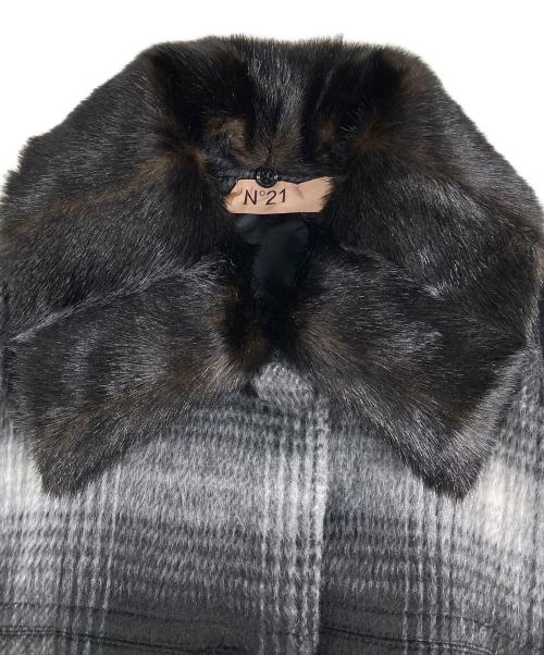 N°21（ヌメロヴェントゥーノ）N°21 (ヌメロヴェントゥーノ) ファー襟付きコート 241-I-N013-3063 ブラック×グレー サイズ:38の古着・服飾アイテム
