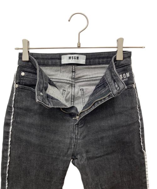 MSGM（エムエスジーエム）MSGM (エムエスジーエム) サイドラインスキニーデニムパンツ ブラック サイズ:M(38)の古着・服飾アイテム