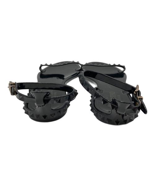 VALENTINO GARAVANI（ヴァレンティノ・ガラヴァーニ）VALENTINO GARAVANI (ヴァレンティノ・ガラヴァーニ) ロックスタッズPVCストラップサンダル ブラック サイズ:37の古着・服飾アイテム