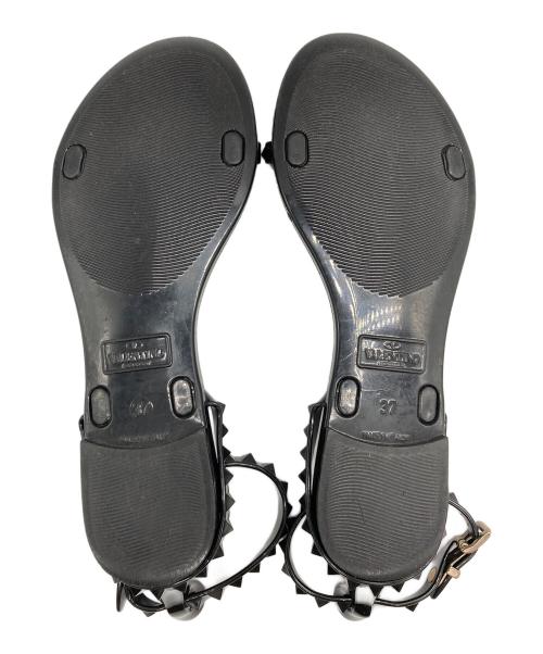 VALENTINO GARAVANI（ヴァレンティノ・ガラヴァーニ）VALENTINO GARAVANI (ヴァレンティノ・ガラヴァーニ) ロックスタッズPVCストラップサンダル ブラック サイズ:37の古着・服飾アイテム