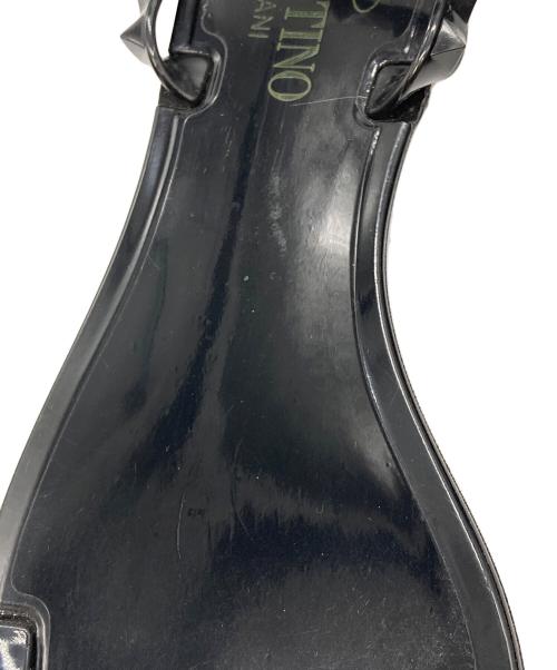 VALENTINO GARAVANI（ヴァレンティノ・ガラヴァーニ）VALENTINO GARAVANI (ヴァレンティノ・ガラヴァーニ) ロックスタッズPVCストラップサンダル ブラック サイズ:37の古着・服飾アイテム