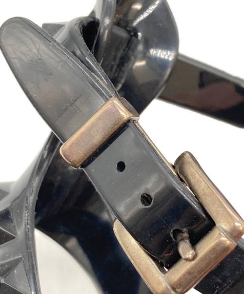 VALENTINO GARAVANI（ヴァレンティノ・ガラヴァーニ）VALENTINO GARAVANI (ヴァレンティノ・ガラヴァーニ) ロックスタッズPVCストラップサンダル ブラック サイズ:37の古着・服飾アイテム