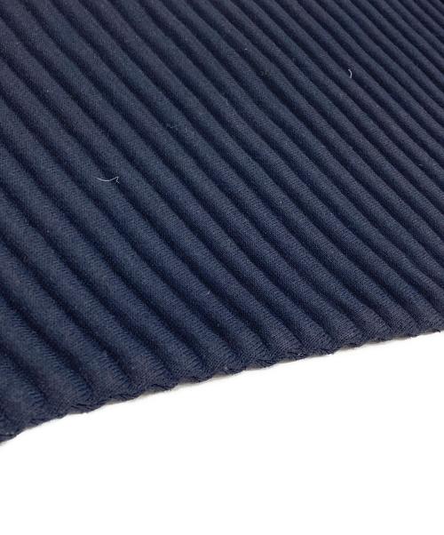 me ISSEY MIYAKE（ミーイッセイ ミヤケ）me ISSEY MIYAKE (ミーイッセイ ミヤケ) プリーツプルオーバースウェット MI41JJ401 ブラック サイズ:サイズ表記なしの古着・服飾アイテム