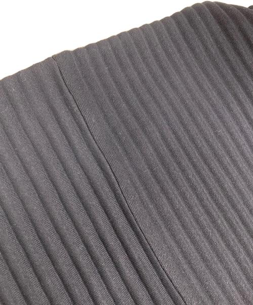 me ISSEY MIYAKE（ミーイッセイ ミヤケ）me ISSEY MIYAKE (ミーイッセイ ミヤケ) プリーツプルオーバースウェット MI41JJ401 ブラック サイズ:サイズ表記なしの古着・服飾アイテム