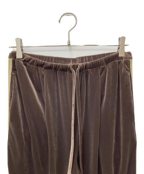 6(ROKU) BEAUTY&YOUTH（ロク ビューティーアンドユース）6(ROKU) BEAUTY&YOUTH (ロク ビューティーアンドユース) ベロア3ラインパンツ　8614-202-0600 ブラウン サイズ:Sの古着・服飾アイテム