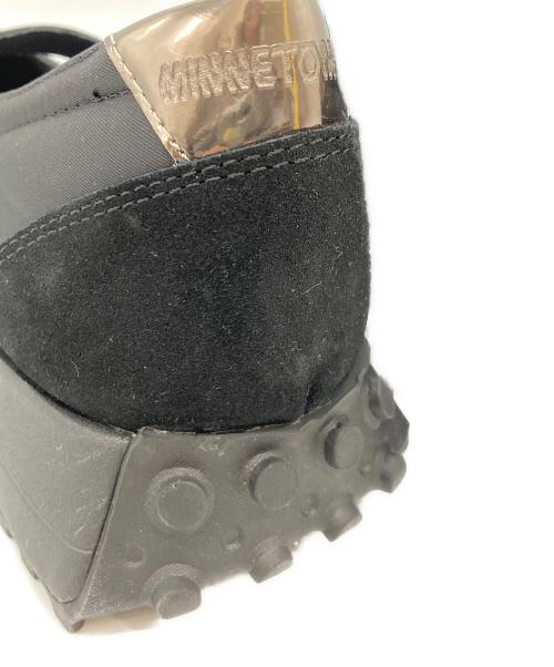 MINNETONKA（ミネトンカ）MINNETONKA (ミネトンカ) メリージェーンスニーカ　25M06ー ブラック サイズ:8の古着・服飾アイテム