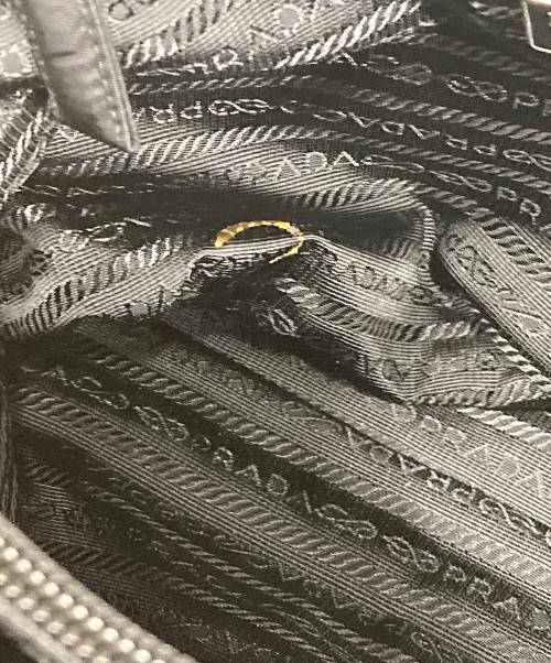 PRADA（プラダ）PRADA (プラダ) ナイロンハンドバッグ B3864 ブラックの古着・服飾アイテム