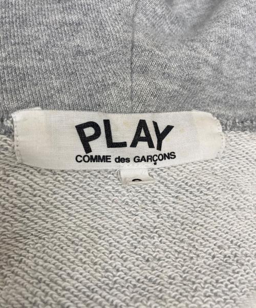 PLAY COMME des GARCONS（プレイコムデギャルソン）PLAY COMME des GARCONS (プレイコムデギャルソン) ハートロゴジップパーカー AZ-T167 グレー サイズ:Sの古着・服飾アイテム
