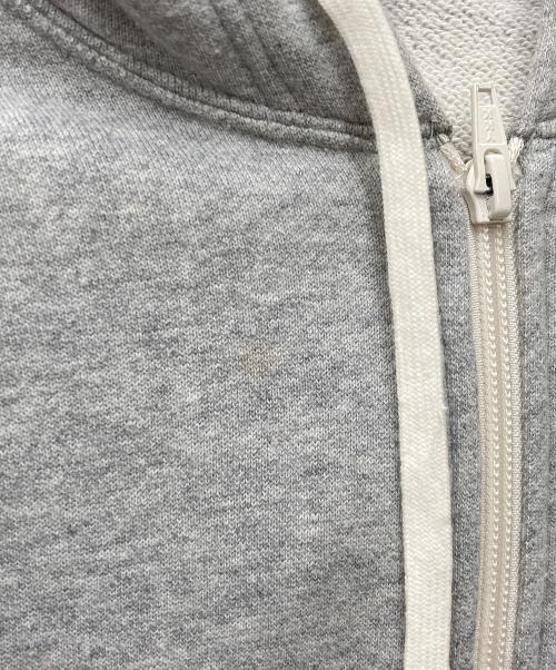 PLAY COMME des GARCONS（プレイコムデギャルソン）PLAY COMME des GARCONS (プレイコムデギャルソン) ハートロゴジップパーカー AZ-T167 グレー サイズ:Sの古着・服飾アイテム