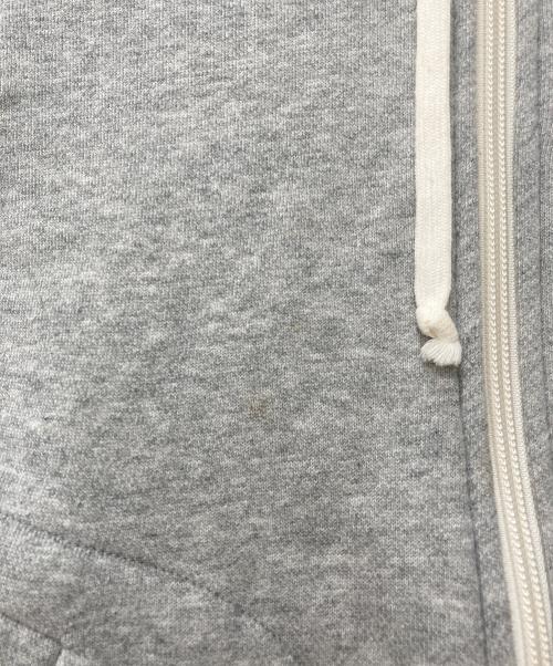 PLAY COMME des GARCONS（プレイコムデギャルソン）PLAY COMME des GARCONS (プレイコムデギャルソン) ハートロゴジップパーカー AZ-T167 グレー サイズ:Sの古着・服飾アイテム