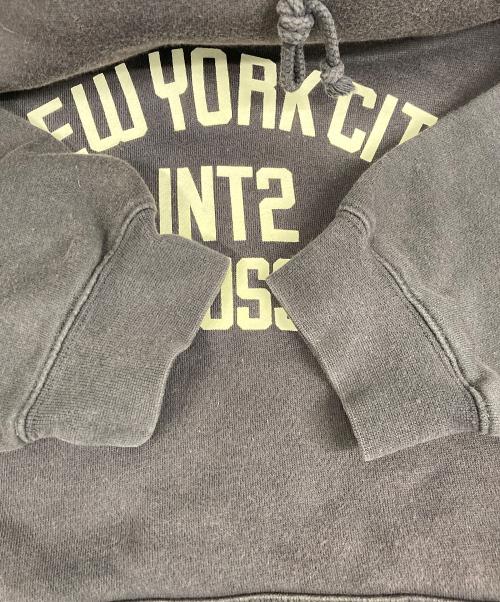 stussy（ステューシー）stussy (ステューシー) INT2 NYC ロゴプリントパーカー ネイビー サイズ:Mediumの古着・服飾アイテム