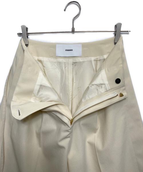 STUDIOUS（ステュディオス）STUDIOUS (ステュディオス) Side Folded Half Pants ベージュ サイズ:2の古着・服飾アイテム