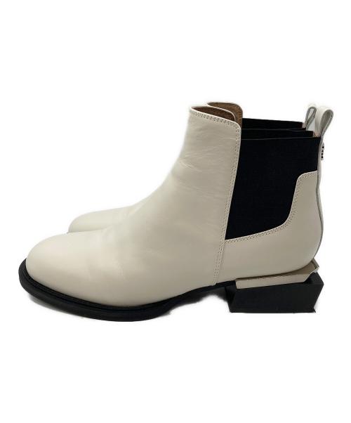 STACCATO（スタッカート）STACCATO (スタッカート) サイドゴアデザインヒールブーツ ホワイト サイズ:24.5の古着・服飾アイテム