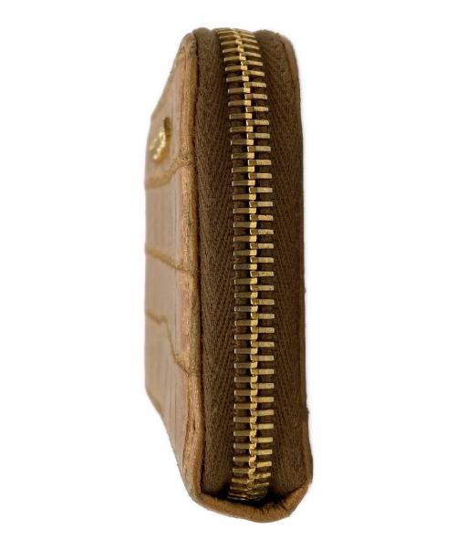 MIU MIU（ミュウミュウ）MIU MIU (ミュウミュウ) 型押しラウンドジップウォレット ベージュの古着・服飾アイテム