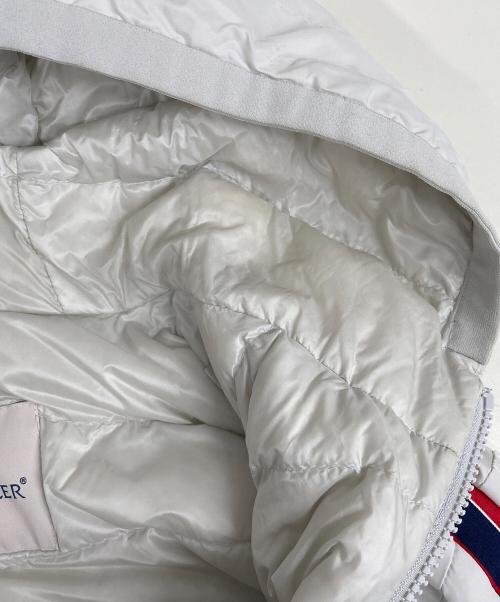 MONCLER（モンクレール）MONCLER (モンクレール) トリコロールラインダウンジャケット ホワイト サイズ:1の古着・服飾アイテム