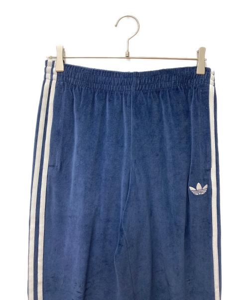 adidas（アディダス）adidas (アディダス) SSTアディカラーベロアトラックパンツ　JX1555 ネイビー サイズ:L 未使用品の古着・服飾アイテム
