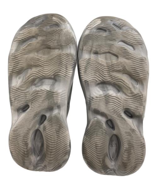 adidas（アディダス）adidas (アディダス) YZY FOAM RNR グレー サイズ:27.5cmの古着・服飾アイテム