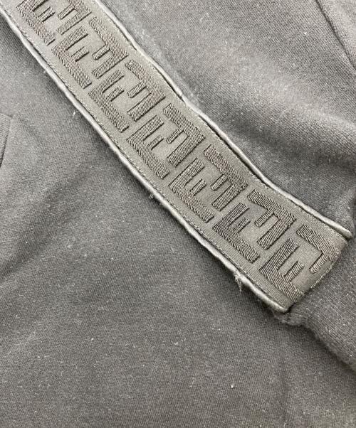 FENDI（フェンディ）FENDI (フェンディ) プルオーバーパーカー　FY0981 A2F1 ブラック サイズ:Sの古着・服飾アイテム