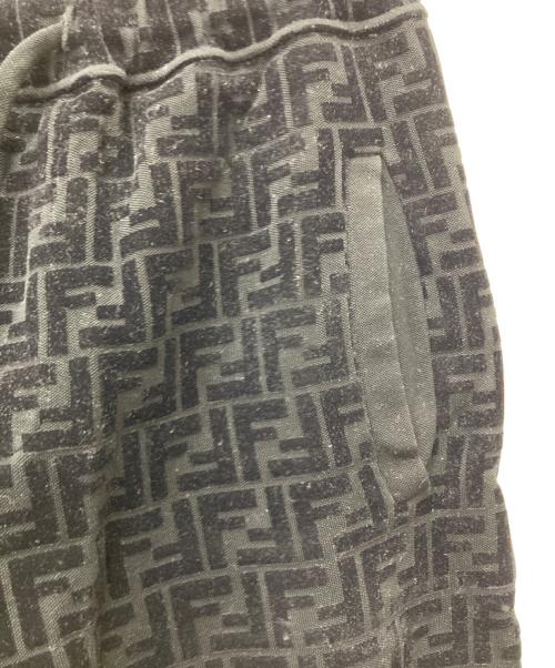 FENDI（フェンディ）FENDI (フェンディ) FFズッカ柄ベロアスウェットパンツ　FB0461 AFRJ ブラック サイズ:46の古着・服飾アイテム