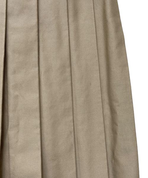 MIU MIU（ミュウミュウ）MIU MIU (ミュウミュウ) ロゴプリーツスカート　MG1781 1UPX ベージュ サイズ:36の古着・服飾アイテム