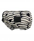 CHANELシャネル）の古着「リバーシブルショルダーバッグ」｜ホワイト×ブラック