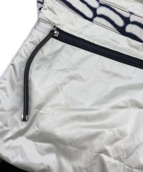 CHANEL（シャネル）CHANEL (シャネル) リバーシブルショルダーバッグ ホワイト×ブラックの古着・服飾アイテム