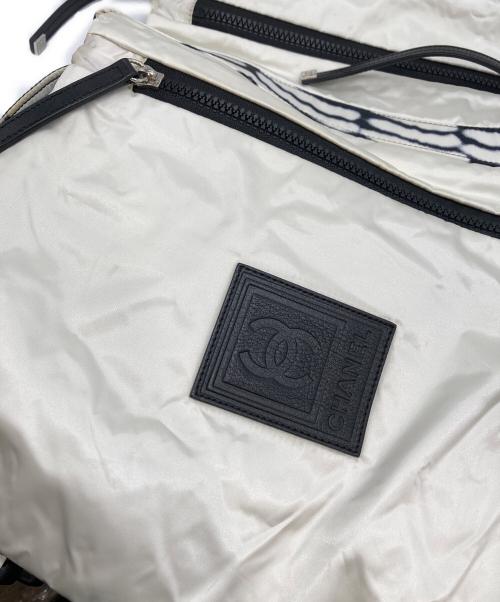 CHANEL（シャネル）CHANEL (シャネル) リバーシブルショルダーバッグ ホワイト×ブラックの古着・服飾アイテム