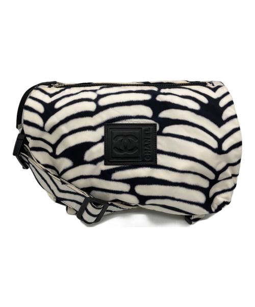 CHANEL（シャネル）CHANEL (シャネル) リバーシブルショルダーバッグ ホワイト×ブラックの古着・服飾アイテム