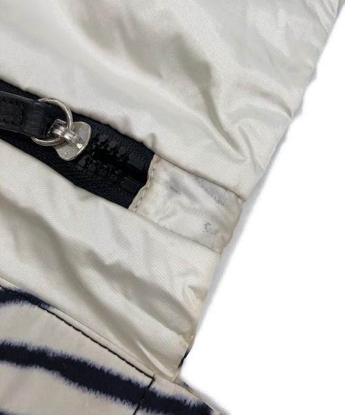 CHANEL（シャネル）CHANEL (シャネル) リバーシブルショルダーバッグ ホワイト×ブラックの古着・服飾アイテム