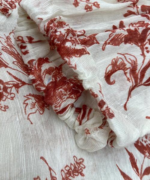 BEARDSLEY（ビアズリー）BEARDSLEY (ビアズリー) シルク/リネンプリントブラウス アイボリー×レッド サイズ:Ｆの古着・服飾アイテム