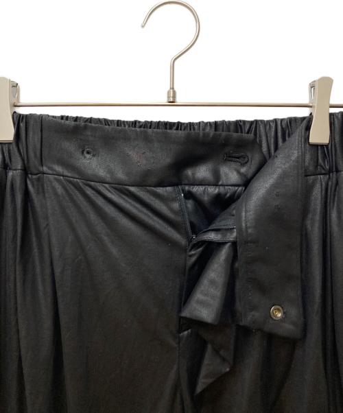 ISSEY MIYAKE（イッセイミヤケ）ISSEY MIYAKE (イッセイミヤケ) フェイクレザーパンツ IM61JF013 ブラック サイズ:2の古着・服飾アイテム
