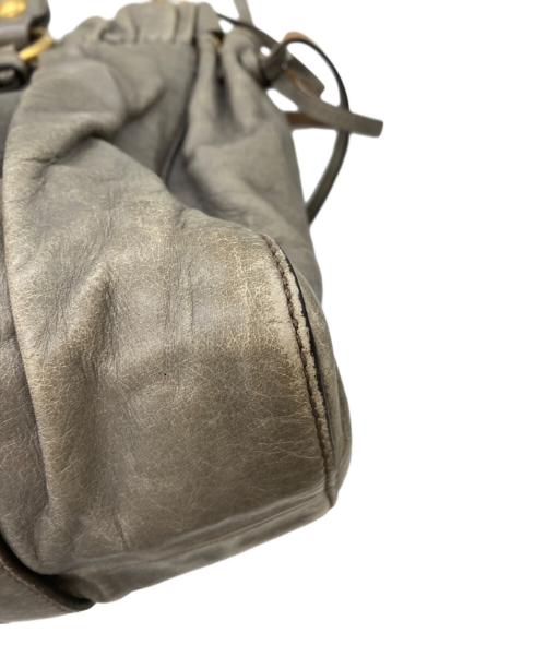 MIU MIU（ミュウミュウ）MIU MIU (ミュウミュウ) ヴィッテロルクス2WAYバッグ グレーの古着・服飾アイテム