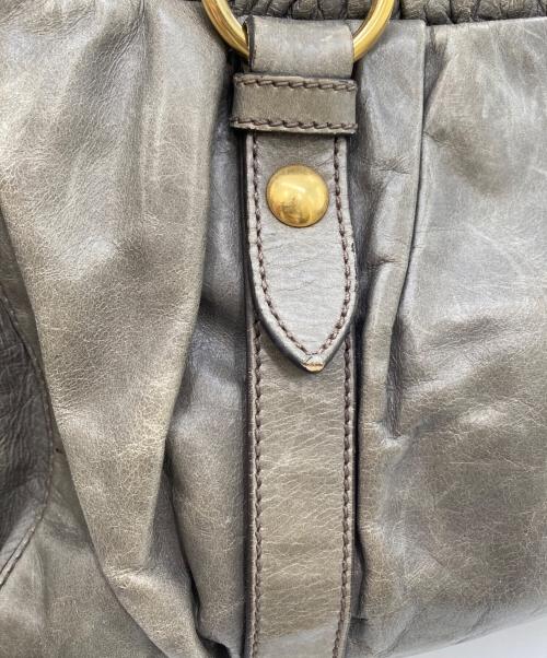 MIU MIU（ミュウミュウ）MIU MIU (ミュウミュウ) ヴィッテロルクス2WAYバッグ グレーの古着・服飾アイテム