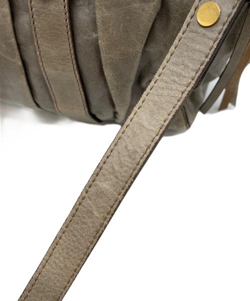 MIU MIU（ミュウミュウ）MIU MIU (ミュウミュウ) ヴィッテロルクス2WAYバッグ グレーの古着・服飾アイテム