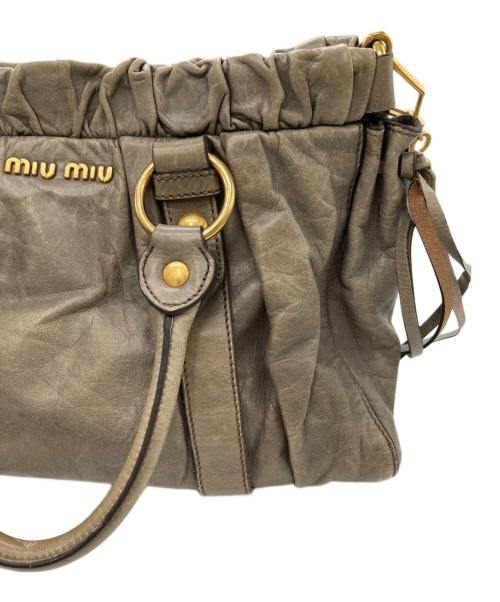 MIU MIU（ミュウミュウ）MIU MIU (ミュウミュウ) ヴィッテロルクス2WAYバッグ グレーの古着・服飾アイテム
