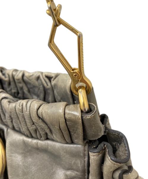 MIU MIU（ミュウミュウ）MIU MIU (ミュウミュウ) ヴィッテロルクス2WAYバッグ グレーの古着・服飾アイテム