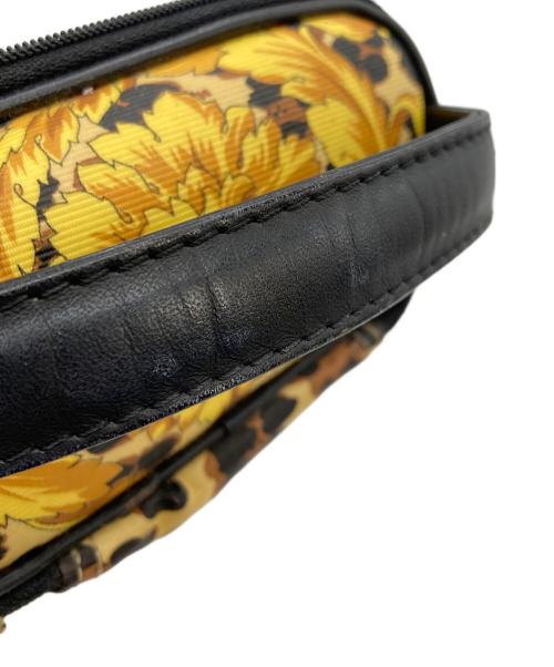 VERSACE（ヴェルサーチェ）VERSACE (ヴェルサーチェ) バニティポーチ イエロー×ブラックの古着・服飾アイテム