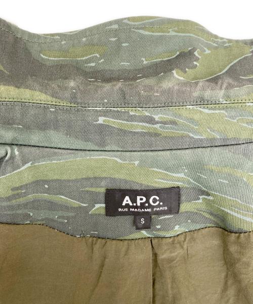 A.P.C.（アーペーセー）A.P.C. (アーペーセー) タイガーカモミリタリージャケット グリーン サイズ:Sの古着・服飾アイテム
