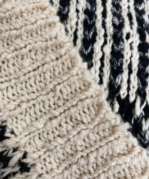 JAN JAN VAN ESSCHE（ヤンヤンバンエシュ）JAN JAN VAN ESSCHE (ヤンヤンバンエシュ) LOOSE FIT MEDIUM WEIGHT GRAPHICAL CREW NECK, MACHINE KNITTED ベージュ×ブラック サイズ:Sの古着・服飾アイテム